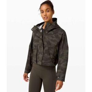 Lululemon Rain Chaser Jacket – Size 6 (Camo)
